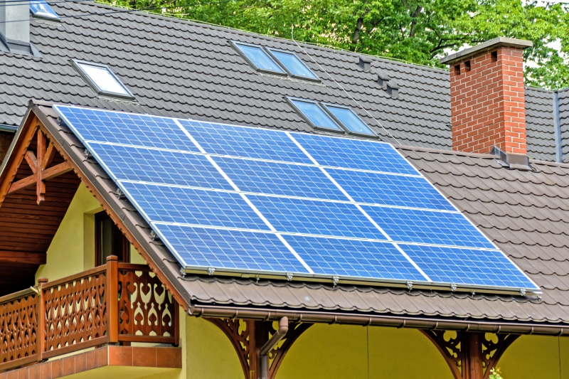 chauffagiste-NEOULES-min_solar-panels-1477987